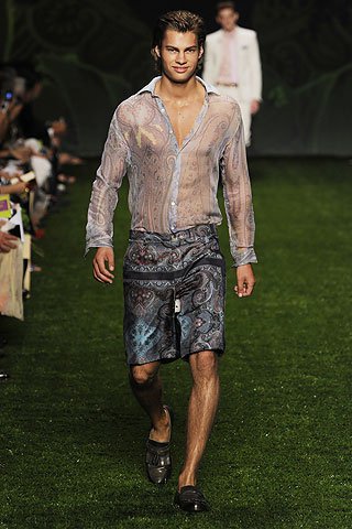 Elgurult a gyógyszer: szokatlan férfitrendek 2011 tavaszán - Divathírek -  - 2011, divat, férfi,
