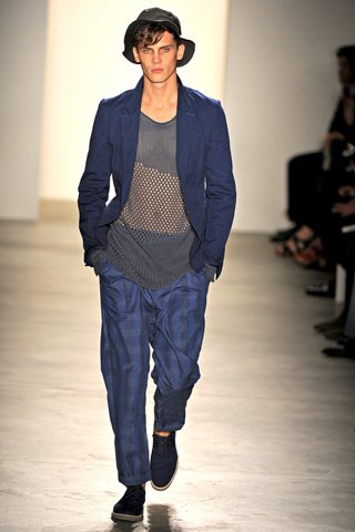 Elgurult a gyógyszer: szokatlan férfitrendek 2011 tavaszán - Divathírek -  - 2011, divat, férfi,