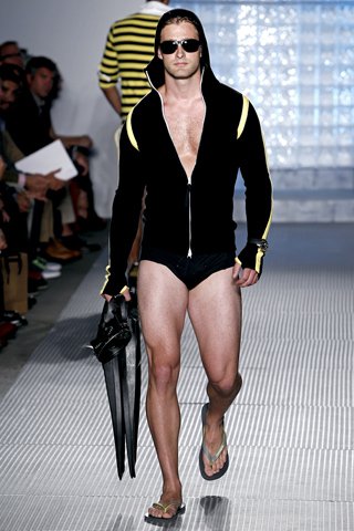 Elgurult a gyógyszer: szokatlan férfitrendek 2011 tavaszán - Divathírek -  - 2011, divat, férfi,