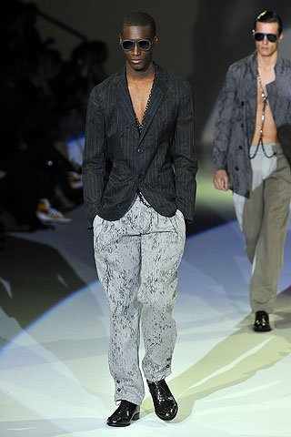 Elgurult a gyógyszer: szokatlan férfitrendek 2011 tavaszán - Divathírek -  - 2011, divat, férfi,