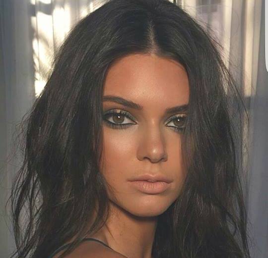 Ennyit változtak a sztárok az első Instagram fotójuk óta -  -  - chrissy teigen, gigi hadid, instagram, kendall jenner, kim kardashian, kylie jenner, selena gomez, 