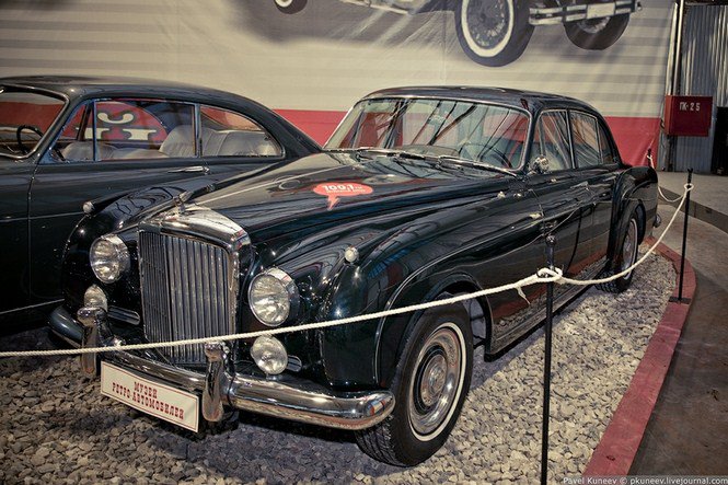 Oldtimer autók - Autó & Motor -  - Alfa Romeo, Bentley, Dodge, Fiat, Jaguar, Mercedes, Moszkva, Porsche, Rogozhka Múzeum, 