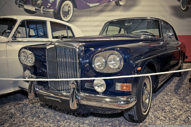 Oldtimer autók - Autó & Motor -  - Alfa Romeo, Bentley, Dodge, Fiat, Jaguar, Mercedes, Moszkva, Porsche, Rogozhka Múzeum, 