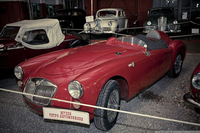 Oldtimer autók - Autó & Motor -  - Alfa Romeo, Bentley, Dodge, Fiat, Jaguar, Mercedes, Moszkva, Porsche, Rogozhka Múzeum, 