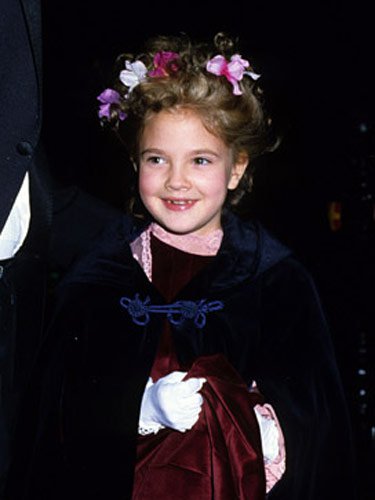 10+1 híres nő legelső vörös szőnyeges megjelenése -  -  - angelina jolie, britney spears, cameron diaz, drew barrymore, emma watson, kirsten dunst, kristen stewart, reese witherspoon, reese witherspoon filmjei, shailene woodley, 