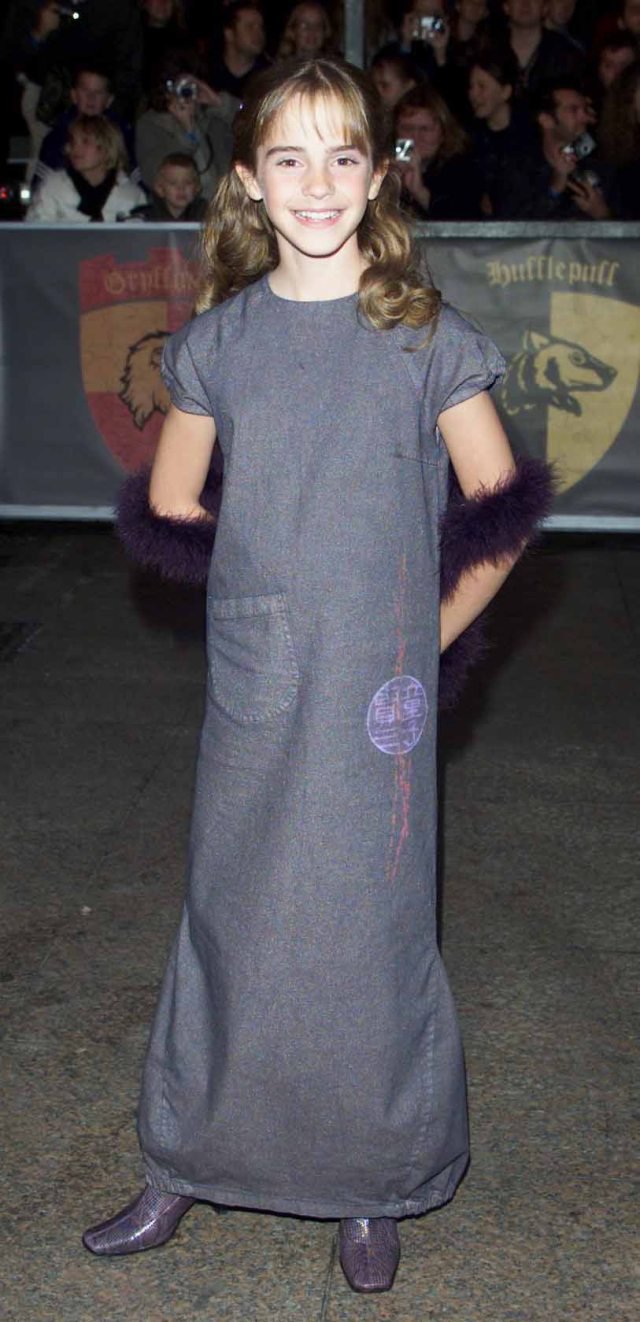 10+1 híres nő legelső vörös szőnyeges megjelenése -  -  - angelina jolie, britney spears, cameron diaz, drew barrymore, emma watson, kirsten dunst, kristen stewart, reese witherspoon, reese witherspoon filmjei, shailene woodley, 