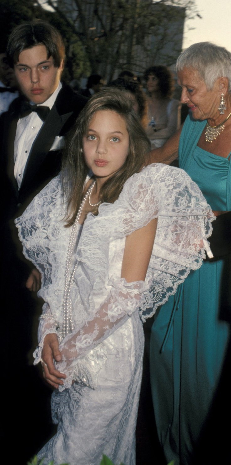 10+1 híres nő legelső vörös szőnyeges megjelenése -  -  - angelina jolie, britney spears, cameron diaz, drew barrymore, emma watson, kirsten dunst, kristen stewart, reese witherspoon, reese witherspoon filmjei, shailene woodley, 