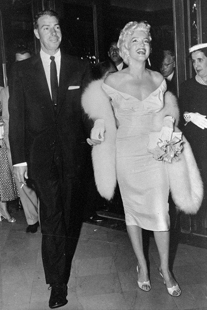 Csak egy kislány vagyok a nagyvilágban, aki próbál találni valakit, akit szerethet -  -  - arthur miller, cary grant, hollywood, joe dimaggio, júniusra ajánljuk, marilyn monroe, norma jeane, old hollywood, van aki forrón szereti, 