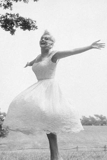 Csak egy kislány vagyok a nagyvilágban, aki próbál találni valakit, akit szerethet -  -  - arthur miller, cary grant, hollywood, joe dimaggio, júniusra ajánljuk, marilyn monroe, norma jeane, old hollywood, van aki forrón szereti, 