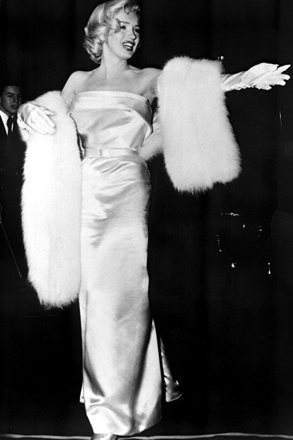 Csak egy kislány vagyok a nagyvilágban, aki próbál találni valakit, akit szerethet -  -  - arthur miller, cary grant, hollywood, joe dimaggio, júniusra ajánljuk, marilyn monroe, norma jeane, old hollywood, van aki forrón szereti, 