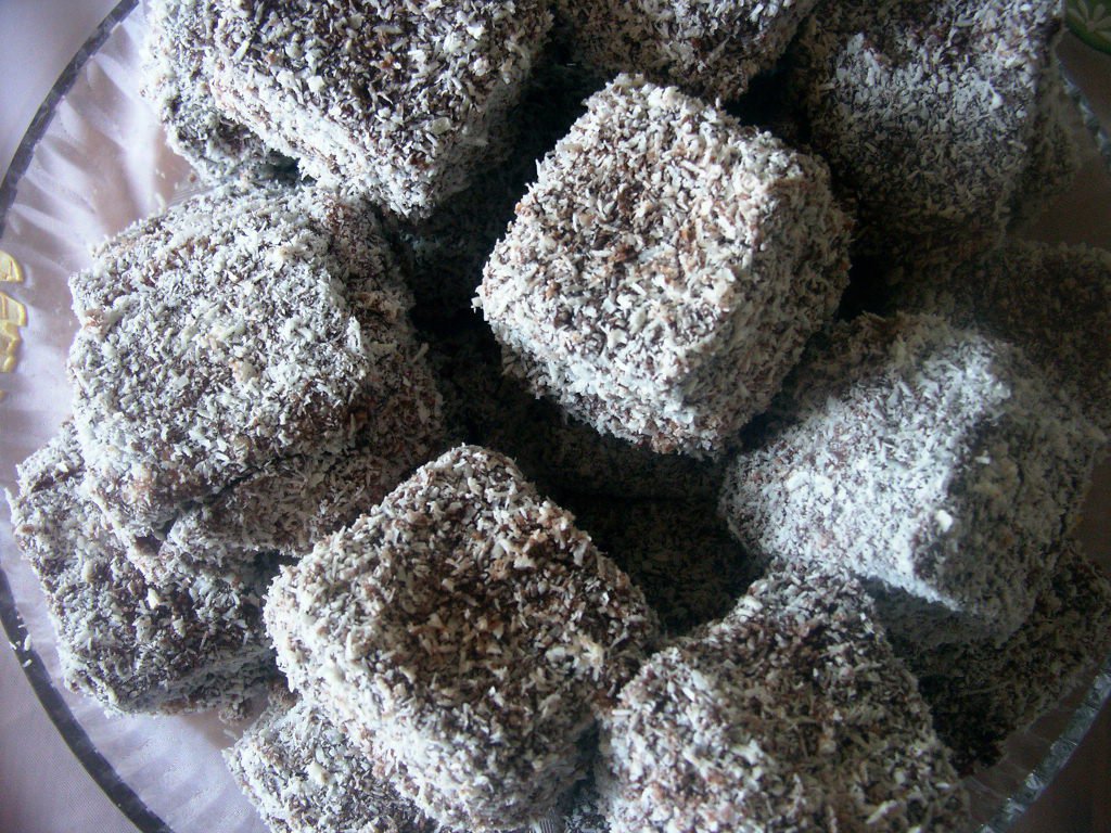 5 desszert, amit el kell tudnod készíteni, mire 30 leszel -  -  - desszert, édesség, gasztronómia, gyümölcstorta, kókuszkocka, mákos guba, recept, tiramisu, tiramisu torta, 