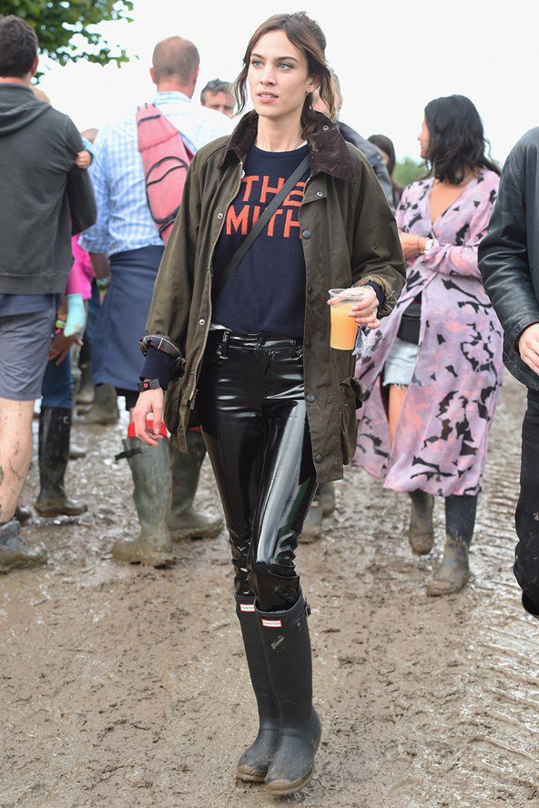 Gumicsizma és kukás kabát - avagy inspirálódj te is a Glastonbury fesztiválból -  -  - alexa chung, cara delevingne, fashion, fesztivál 2016, glastonbury, poppy delevingne, 