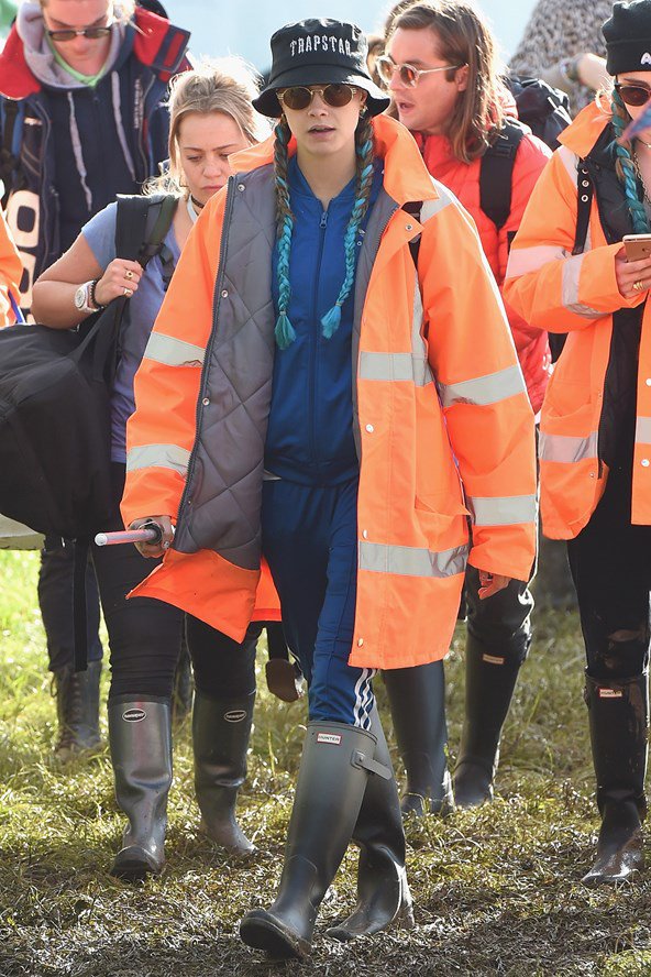 Gumicsizma és kukás kabát - avagy inspirálódj te is a Glastonbury fesztiválból -  -  - alexa chung, cara delevingne, fashion, fesztivál 2016, glastonbury, poppy delevingne, 