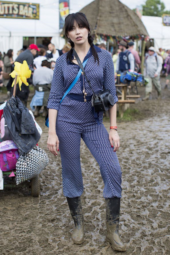 Gumicsizma és kukás kabát - avagy inspirálódj te is a Glastonbury fesztiválból -  -  - alexa chung, cara delevingne, fashion, fesztivál 2016, glastonbury, poppy delevingne, 