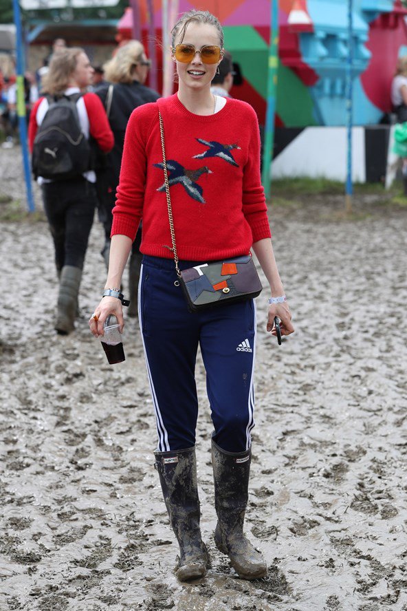 Gumicsizma és kukás kabát - avagy inspirálódj te is a Glastonbury fesztiválból -  -  - alexa chung, cara delevingne, fashion, fesztivál 2016, glastonbury, poppy delevingne, 