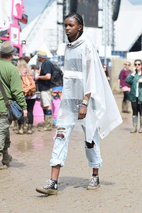 Gumicsizma és kukás kabát - avagy inspirálódj te is a Glastonbury fesztiválból -  -  - alexa chung, cara delevingne, fashion, fesztivál 2016, glastonbury, poppy delevingne, 
