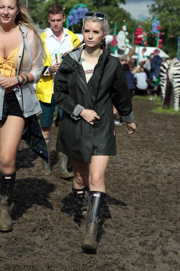 Gumicsizma és kukás kabát - avagy inspirálódj te is a Glastonbury fesztiválból -  -  - alexa chung, cara delevingne, fashion, fesztivál 2016, glastonbury, poppy delevingne, 