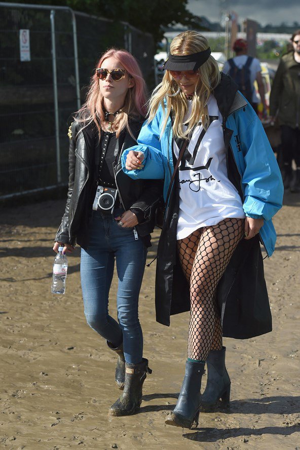 Gumicsizma és kukás kabát - avagy inspirálódj te is a Glastonbury fesztiválból -  -  - alexa chung, cara delevingne, fashion, fesztivál 2016, glastonbury, poppy delevingne, 