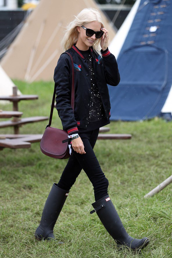 Gumicsizma és kukás kabát - avagy inspirálódj te is a Glastonbury fesztiválból -  -  - alexa chung, cara delevingne, fashion, fesztivál 2016, glastonbury, poppy delevingne, 