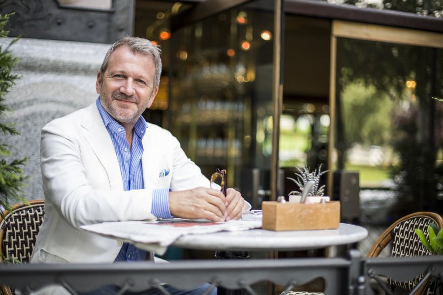 Így öltözik a férfi, ha hibátlanul akar kinézni - Nyári stílustippek Schiffer Miklóstól - ÉN - Divathírek - schiffer miklós, stílus, wallis, 