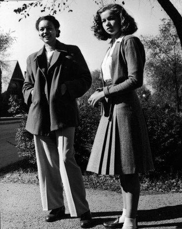 Ezt viselték az emberek, amikor te (meg az anyukád, meg a nagymamád) születtél -  -  - divat, divatos ruhák, divatrend, divattervező, nadrágkosztüm, nadrágkosztümök, stílus, streetstyle, trend, 