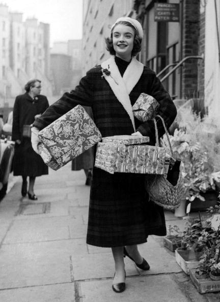 Ezt viselték az emberek, amikor te (meg az anyukád, meg a nagymamád) születtél -  -  - divat, divatos ruhák, divatrend, divattervező, nadrágkosztüm, nadrágkosztümök, stílus, streetstyle, trend, 