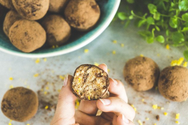 Narancsos-mandulás trüffel (nyers-vegán) -  -  - friss receptek, gasztronómia, nyers, vegán,