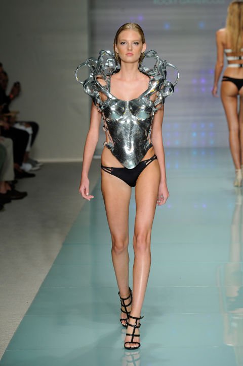 Ennél őrültebb fürdőruhákat már nem kérünk idén nyárra -  -  - bikini, bikini body guide, bikini divat 2016, bikinibody, fürdőruha, strand, vízpart, 