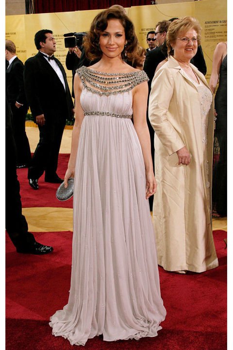 47 fotó a ma 47 éves Jennifer Lopez lehengerlő stílusáról -  -  - chanel, grammy, grammy 2016, grammy awards, grammy díj, jennifer lopez, oscar gála, stílus, versace, zuhair murad, 