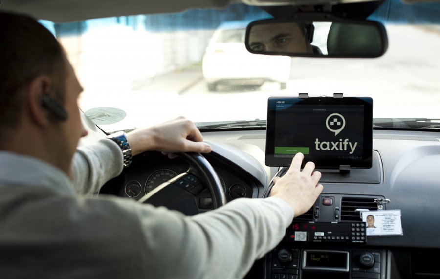 Nemzetközi taxisvállalat áll az UBER helyére Pesten -  -  - taxify, uber, 