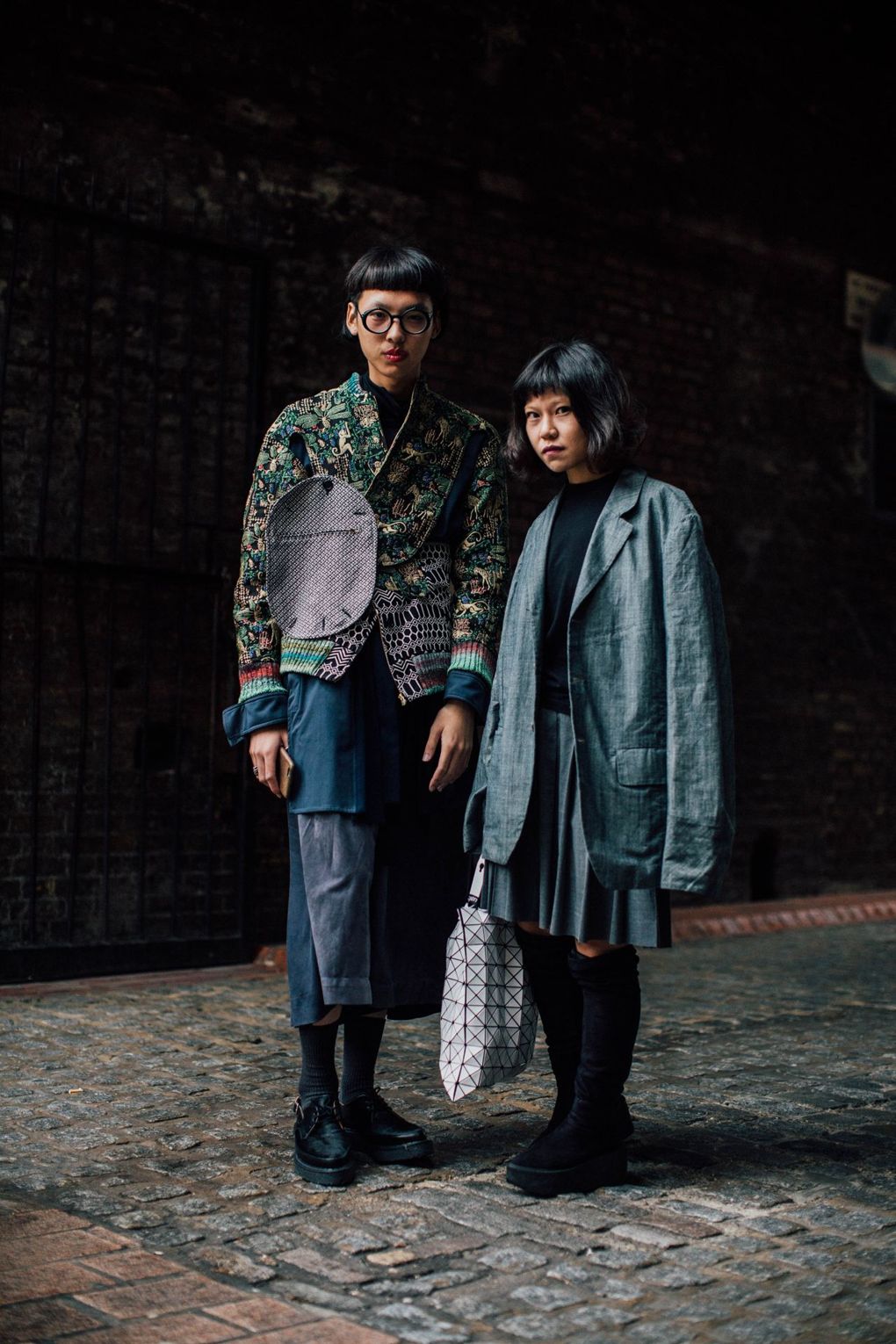 Az ultrasikkes londoniak - London Fashion Week utcai stíluskörkép -  -  - london, londoni divathét, streetstyle at.com, 