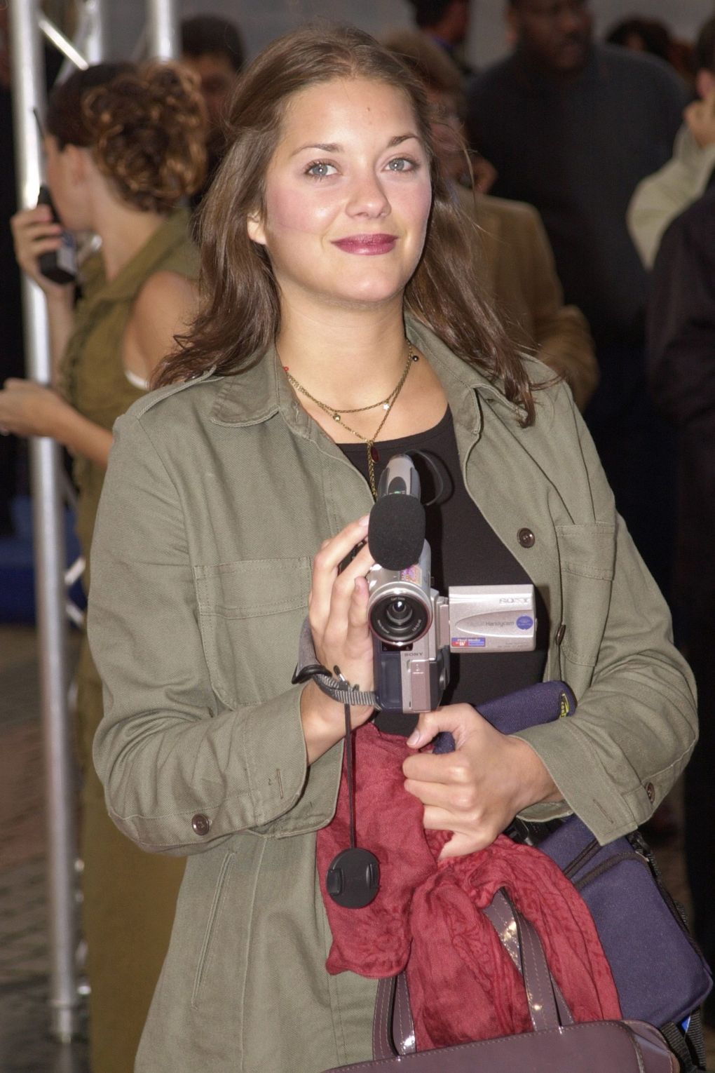 Önmagamnak lenni sem egyszerű, hát még mássá válni csak a reklám kedvéért. - Marion Cotillard -  -  - francia film, marion cotillard, stílus, színészet, 