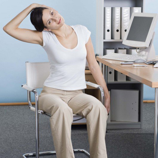 A 10 leghatékonyabb irodai nyújtógyakorlat, hogy felpezsdítsd a dolgos hétköznapokat -  -  - edzés, életstílus, irodai edzés, irodai munka, nyújtás, októberre ajánljuk, 